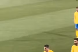 Hành động phản cảm của Ronaldo khi cổ động viên đối địch hô vang tên Messi