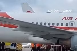Video vụ nam thanh niên bám càng máy bay từ Algeria tới Pháp