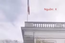 Nông dân Pháp phun cả chất thải vào tòa nhà chính quyền