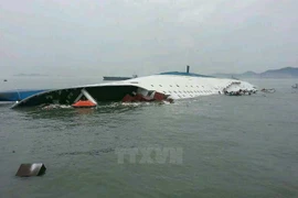 Hiện trường chìm phà chở khách Sewol cách đây hơn 2 năm. (Nguồn: AFP/TTXVN)