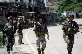 Binh sỹ Philippines tuần ra tại Marawi, Mindanao ngày 13/6. (Nguồn: AFP/TTXVN)
