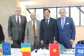 Đại sứ Trần Thành Công có cuộc gặp với Lãnh đạo tỉnh Prahova, trường Đại học Dầu khí và Tập đoàn Upetrom.