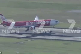 [Video] Hành khách sợ khiếp vía khi máy bay "rung như máy giặt"