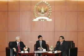  Tổng Bí thư Nguyễn Phú Trọng hội kiến với Phó Chủ tịch Hội đồng Hiệp thương Nhân dân Indonesia Evert Ernest Mangin Dan và Phó Chủ tịch Hội đồng Hiệp thương Nhân dân Indonesia Hidayat Nur Wahid. (Ảnh: Trí Dũng/TTXVN)