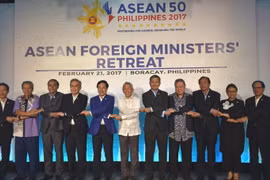 Trưởng đoàn các nước ASEAN và Tổng thư ký ASEAN Lê Lương Minh tại hội nghị. (Ảnh: Xuân Vịnh/TTXVN)