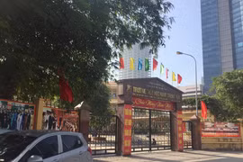 Trường tiểu học Nam Trung Yên nơi xảy ra vụ xe taxi chở Hiệu trưởng đâm gãy chân học sinh (Ảnh: VNews) 