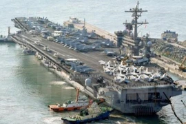 Tàu USS Carl Vinson tới cảng Busan, Hàn Quốc ngày 15/3. (Nguồn: Kyodo/TTXVN)