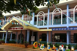 Hàng chục đối tượng ném mắm tôm, phá hoại tài sản trường mầm non