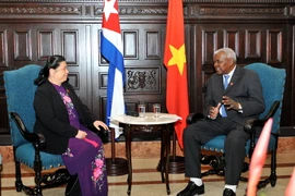 Ông Esteban Lazo Hernández, Chủ tịch Quốc hội, Ủy viên Bộ Chính trị Đảng Cộng sản Cuba tiếp bà Tòng Thị Phóng, Ủy viên Bộ Chính trị, Phó Chủ tịch Quốc hội. (Ảnh: Vũ Lê Hà/TTXVN)