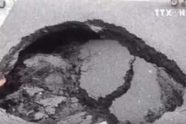 [Video] Xuất hiện “hố tử thần” giữa trung tâm Thành phố Hồ Chí Minh