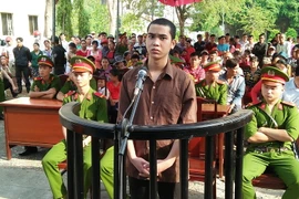 Đối tượng Phúc tại phiên xử lưu động. (Ảnh: Đậu Tất Thành/TTXVN)