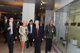 Tổng Bí thư Nguyễn Phú Trọng đến thăm Bảo tàng Quốc gia Indonesia. (Ảnh: Trí Dũng/TTXVN)