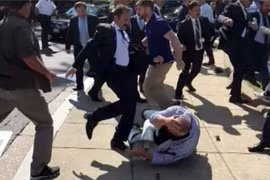 Một người phản đối Tổng thống Thổ Nhĩ Kỳ Recep Tayyip Erdogan bị tấn công. (Nguồn: AP)