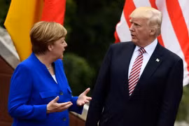 Thủ tướng Đức Angela Merkel và Tổng thống Mỹ Trump. (Nguồn: AFP)