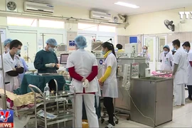 [Video] Tiến hành kiểm tra đột xuất sau nhiều ca ngộ độc rượu 
