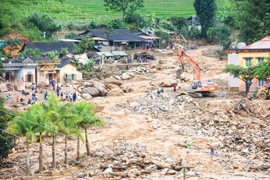 [Video] Chuỗi ngày mòn mỏi, đau thương đi tìm người thân sau bão lũ