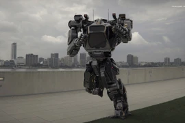 Choáng váng với con robot khổng lồ cao 4m và có người lái