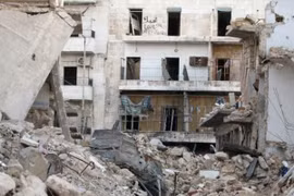 Cảnh đổ nát ở thành phố Aleppo sau các vụ tấn công. (Nguồn: Reuters)
