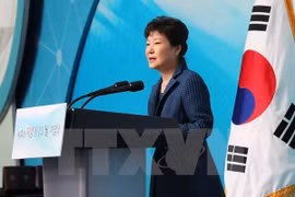 Tổng thống Park Geun-hye phát biểu tại một buổi lễ ở Busan. (Ảnh: EPA/ Yonhap/TTXVN)