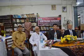 Công sứ Trần Quang Tuyến phát biểu tại lễ khai trương Góc sách ở trường Đại học Jadavpur. (Ảnh: Đăng Chính/Vietnam+)
