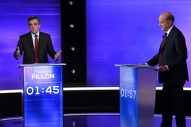 Cựu Thủ tướng François Fillon (trái) và ông Alain Juppé. (Nguồn: AP/TTXVN) 