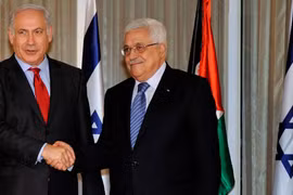 Tổng thống Palestine Mahmoud Abbas (phải) và Thủ tướng Israel Benjamin Netanyahu. (Nguồn: charismanews.com)