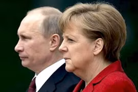 Thủ tướng Đức Merkel và Tổng thống Nga Putin. (Nguồn: AP)