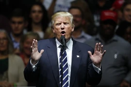 Tổng thống đắc cử Mỹ Donald Trump phát biểu tại một sự kiện ở Grand Rapids, bang Michigan ngày 9/12. (Nguồn: AP/TTXVN)