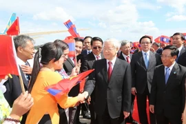 Lễ đón Tổng Bí thư Nguyễn Phú Trọng tại sân bay quốc tế Vientiane. (Ảnh: Trí Dũng/TTXVN)