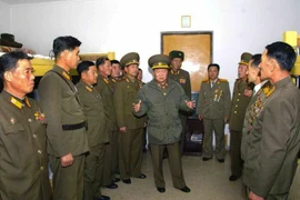 Tướng Choe Ryong-Hae.(giữa) hiện được coi là nhân vật số 2 tại Triều Tiên (Nguồn: Rodong Sinmun)