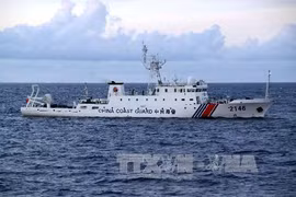 Tàu tuần dương Trung Quốc ở gần vùng đảo tranh chấp trên biển Hoa Đông. Ảnh tư liệu: AFP/ TTXVN