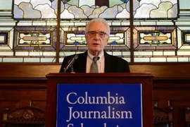 Ông Sig Gissler công bố giải Pulitzer tại Đại học Báo chí Columbia (Nguồn: AFP)