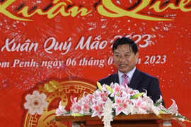 Đại sứ Việt Nam tại Campuchia Nguyễn Huy Tăng phát biểu khai mạc chương trình. (Ảnh: TTXVN)