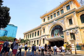 Đoàn khách quốc tế đến thăm Thành phố Hồ Chí Minh dịp Tết Nguyên đán Quý Mão 2023. (Ảnh: Hồng Đạt/TTXVN)