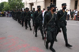 Binh sỹ Sri Lanka gác tại Phủ Tổng thống ở Colombo. (Ảnh: AFP/TTXVN)