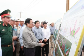 Thủ tướng Phạm Minh Chính kiểm tra tiến độ Dự án Cảng Hàng không Quốc tế Long Thành. (Ảnh: Dương Giang/TTXVN)