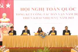 Các lãnh đạo Ban Dân vận chủ trì hội nghị. (Ảnh: Phương Hoa/TTXVN)