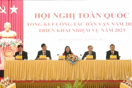 Các lãnh đạo Ban Dân vận chủ trì hội nghị. (Ảnh: Phương Hoa/TTXVN)