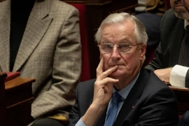 Thủ tướng Pháp Michel Barnier trong phiên bỏ phiếu bất tín nhiệm tại Quốc hội ở Paris. (Ảnh: THX/TTXVN)