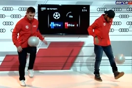[Video] Messi "hạ gục" Neymar trong cuộc so tài tâng bóng