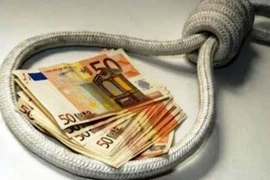 Italy: Khủng hoảng kinh tế, Quốc hội cắt giảm lương các nhân viên