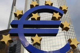 Kinh tế Đức và Pháp thoát khỏi cuộc suy thoái mới trong "gang tấc"