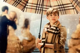 Đến với thế giới phép màu trong chiến dịch quảng cáo của Burberry