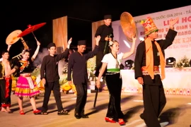 [Photo] Trang phục các miền tại Liên hoan diễn xướng dân gian Đà Lạt