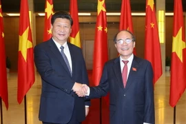 Chủ tịch Quốc hội Nguyễn Sinh Hùng hội kiến Tổng Bí thư, Chủ tịch nước Trung Quốc Tập Cận Bình đang có chuyến thăm cấp Nhà nước tới Việt Nam. (Ảnh: Nhan Sáng/TTXVN)