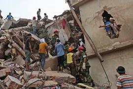 Hiện trường vụ sập tòa nhà Rana Plaza. (Nguồn: AP)