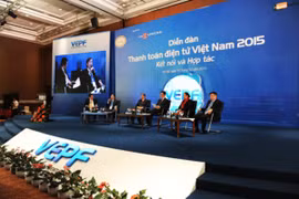 Các diễn giả thảo luận tại diễn đàn. (Nguồn: Banknetvn)