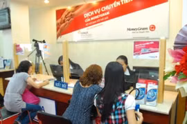 Giao dịch tại DongA Bank. (Nguồn: DongA Bank) 