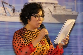 Chị Tạ Thị Huệ khai mạc chương trình ca nhạc kỷ niệm 10 năm thành lập Hội đồng hương Hải Phòng tại Toronto. (Ảnh: Lê Hoàng/Vietnam+)