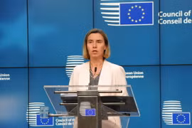 Đại diện cấp cao về chính sách an ninh và đối ngoại của EU, bà Federica Mogherini, phát biểu tại buổi họp báo. (Ảnh: Kim Chung/TTXVN)